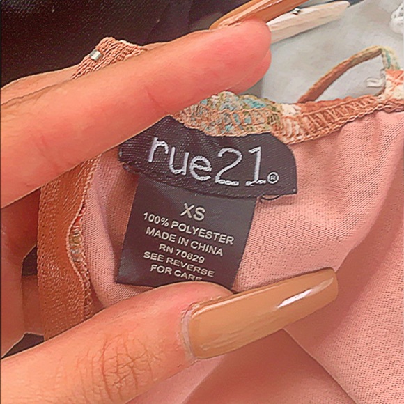 Pink romper - Picture 5 of 5